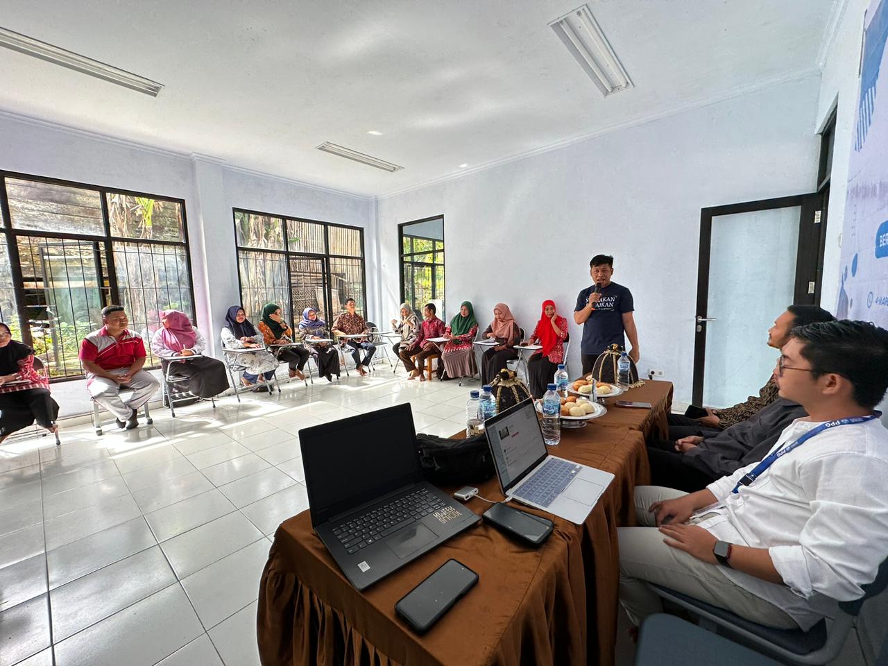 Dosen Prodi PBI UIN Alauddin Makassar Jadi Narasumber Workshop Media Pembelajaran
